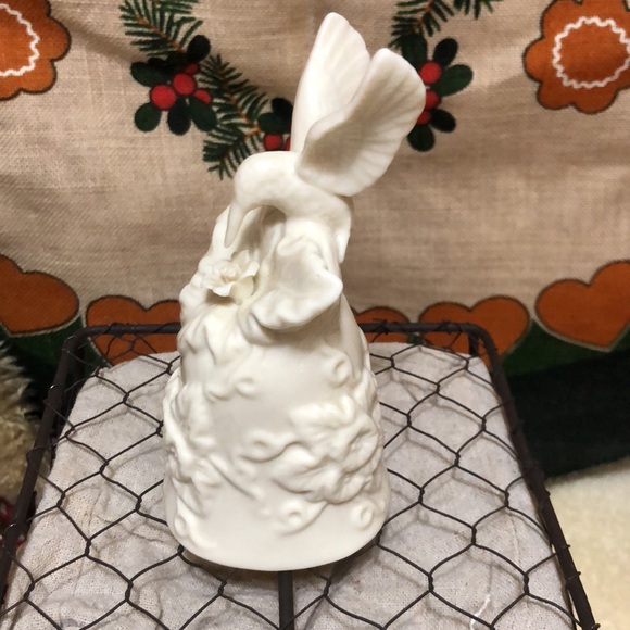 Vintage Porcelain Bell Hummingbird Figurine Resting On Flower Ivy Vines … - Picture 2 of 5
